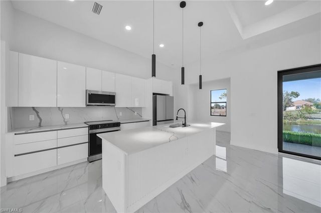 1426 NE 6th AVE, Cape Coral, FL 33909