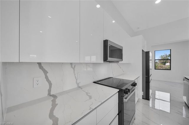 1426 NE 6th AVE, Cape Coral, FL 33909