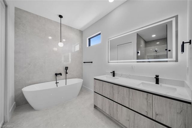 1426 NE 6th AVE, Cape Coral, FL 33909