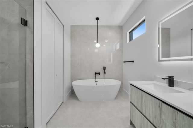 1426 NE 6th AVE, Cape Coral, FL 33909