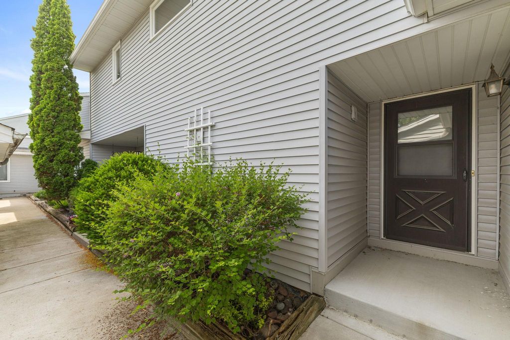 4119 Nancy Place, Shoreview, MN 55126 — photo 2