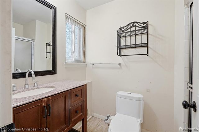 25047 Woodvale Drive, Southfield, MI 48034