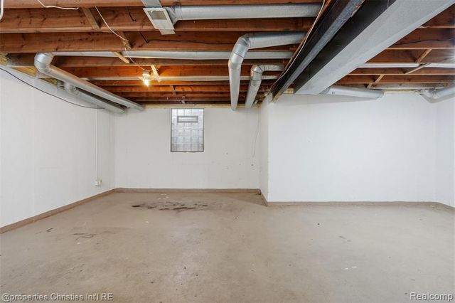 25047 Woodvale Drive, Southfield, MI 48034