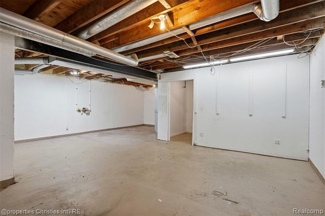 25047 Woodvale Drive, Southfield, MI 48034