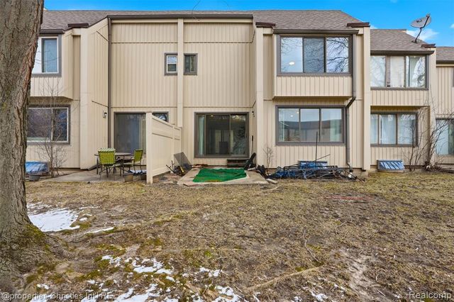 25047 Woodvale Drive, Southfield, MI 48034