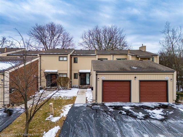 25047 Woodvale Drive, Southfield, MI 48034