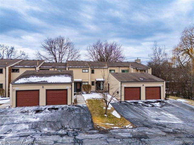 25047 Woodvale Drive, Southfield, MI 48034