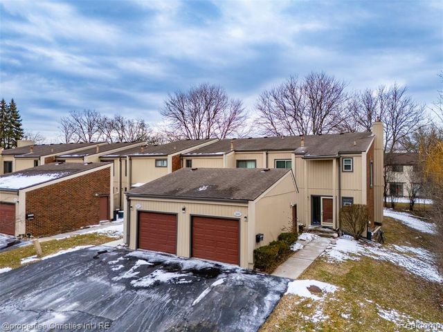 25047 Woodvale Drive, Southfield, MI 48034