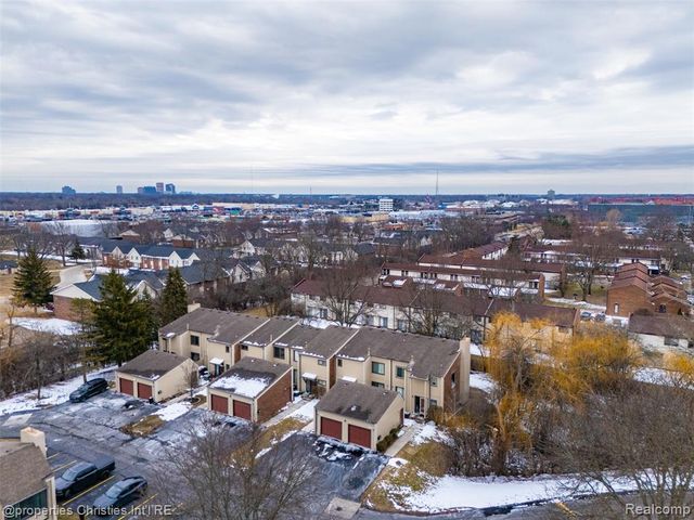 25047 Woodvale Drive, Southfield, MI 48034