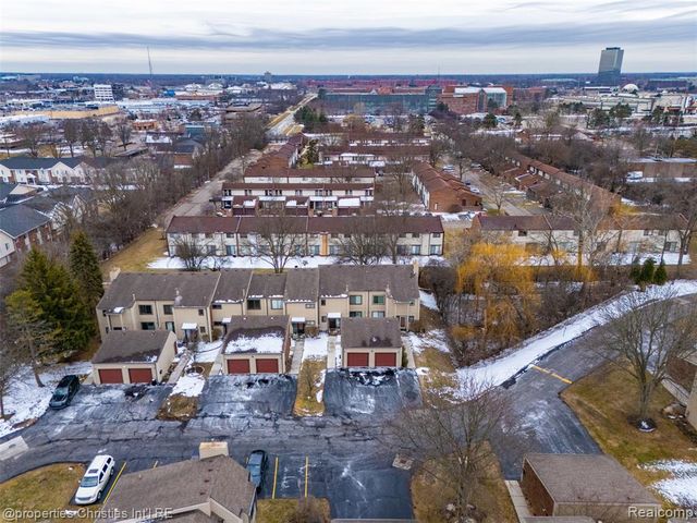 25047 Woodvale Drive, Southfield, MI 48034