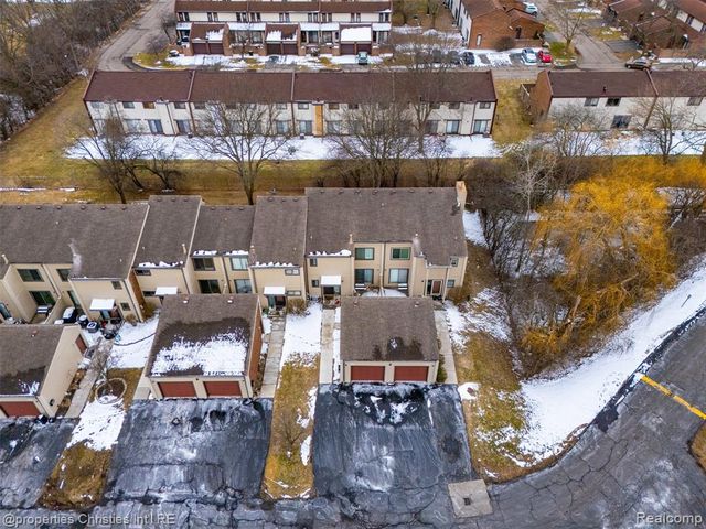 25047 Woodvale Drive, Southfield, MI 48034