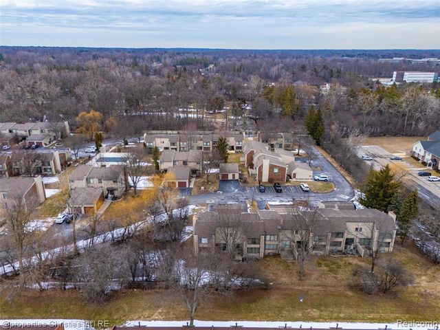 25047 Woodvale Drive, Southfield, MI 48034