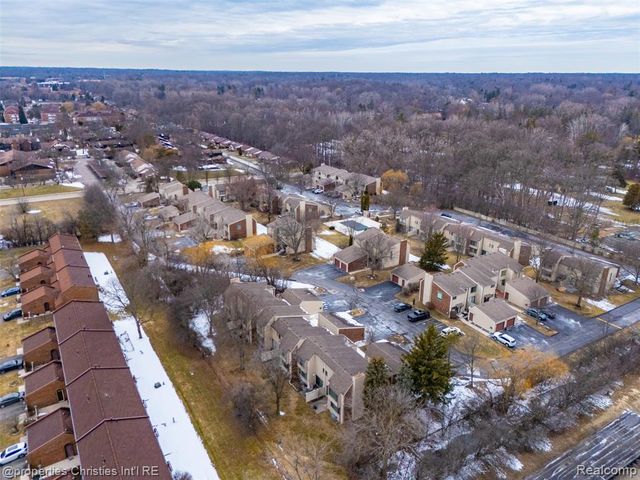 25047 Woodvale Drive, Southfield, MI 48034