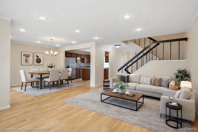 25047 Woodvale Drive, Southfield, MI 48034