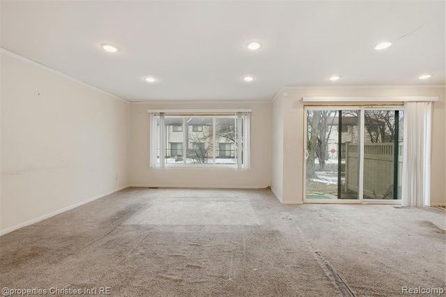 25047 Woodvale Drive, Southfield, MI 48034