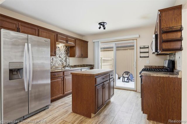 25047 Woodvale Drive, Southfield, MI 48034