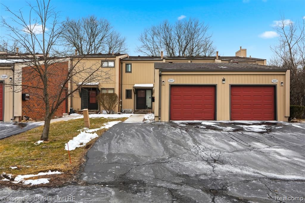 25047 Woodvale Drive, Southfield, MI 48034