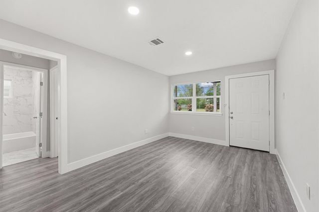 4630 Clover Street, Houston, TX 77051