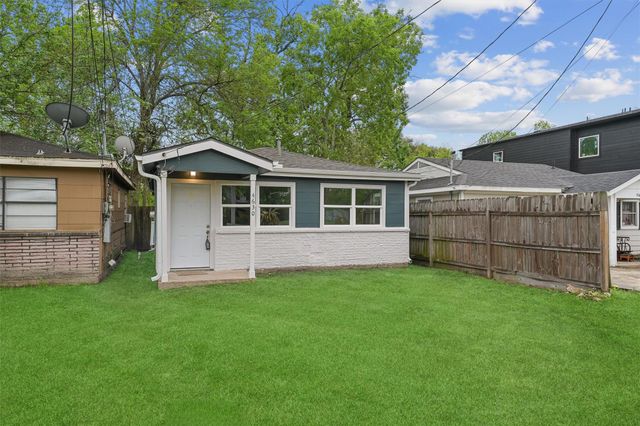 4630 Clover Street, Houston, TX 77051