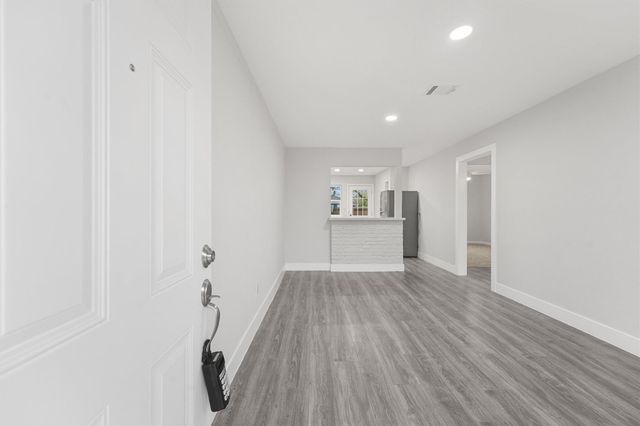 4630 Clover Street, Houston, TX 77051