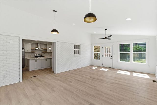 2605 Stanton Avenue, Fayetteville, AR 72703