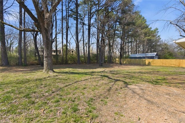 2605 Stanton Avenue, Fayetteville, AR 72703