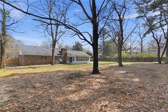 2605 Stanton Avenue, Fayetteville, AR 72703