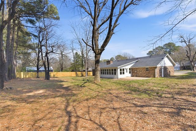 2605 Stanton Avenue, Fayetteville, AR 72703