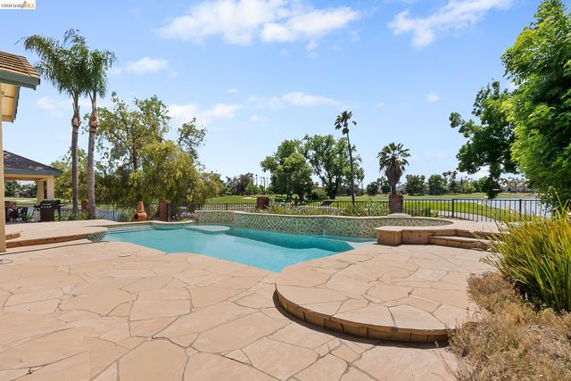 2244 Colonial Ct, Discovery Bay, CA 94505