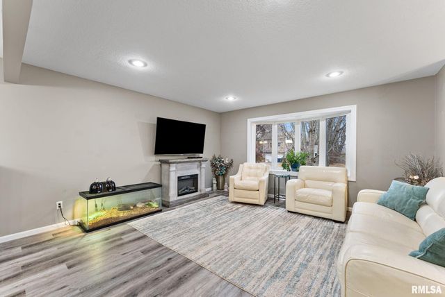 3870 LEXINGTON Court, Bettendorf, IA 52722