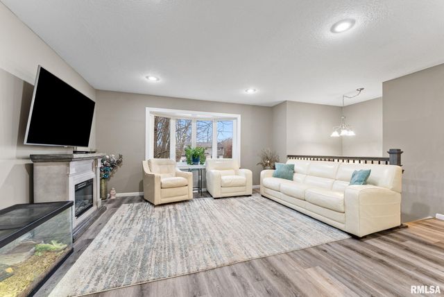 3870 LEXINGTON Court, Bettendorf, IA 52722