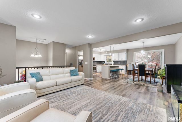 3870 LEXINGTON Court, Bettendorf, IA 52722