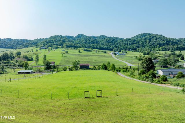3233 Stanley Valley Road, Surgoinsville, TN 37873