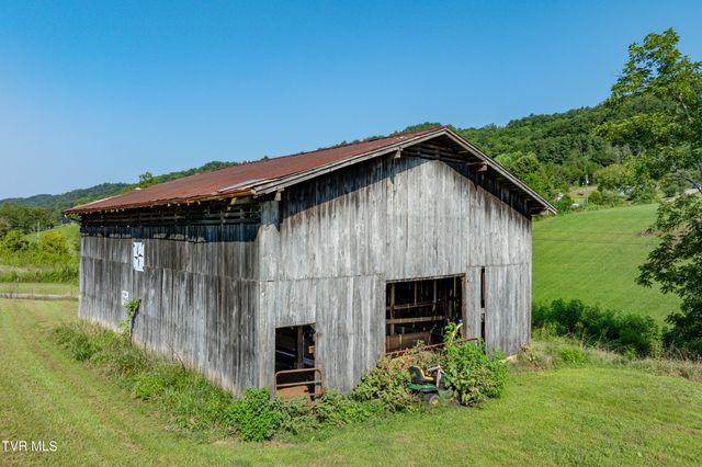 3233 Stanley Valley Road, Surgoinsville, TN 37873