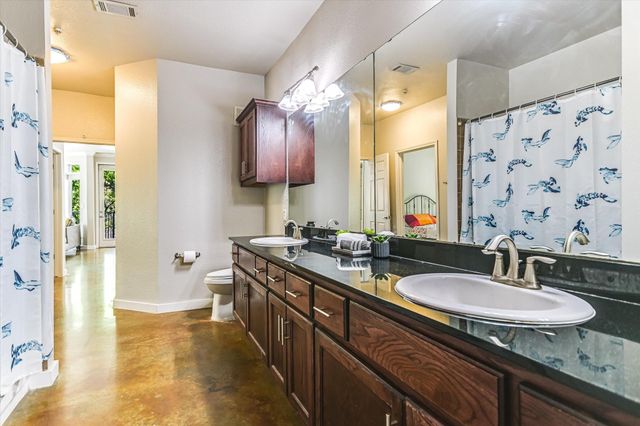 910 W 25th ST 206, Austin, TX 78705
