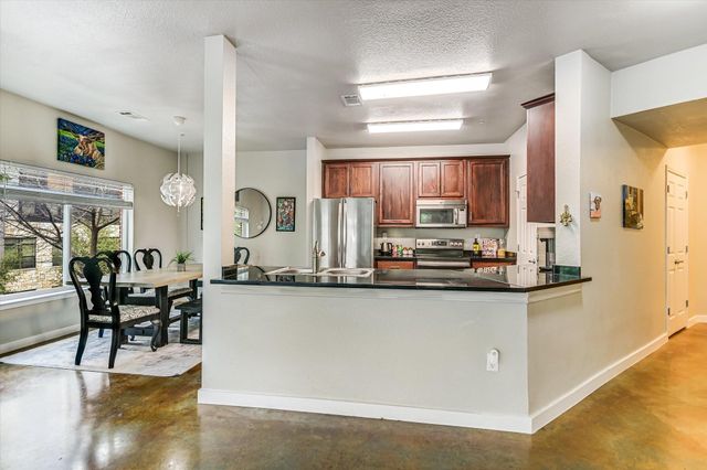 910 W 25th ST 206, Austin, TX 78705