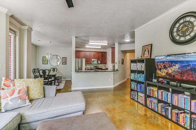 910 W 25th ST 206, Austin, TX 78705
