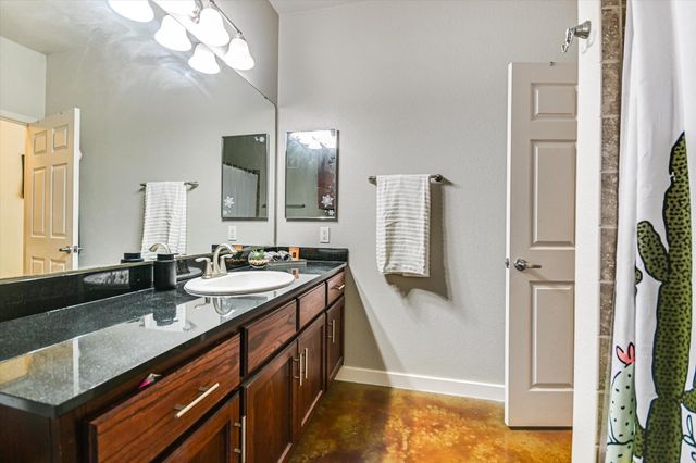 910 W 25th ST 206, Austin, TX 78705