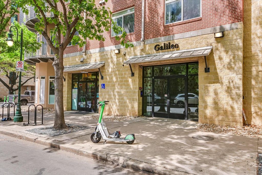 910 W 25th ST 206, Austin, TX 78705