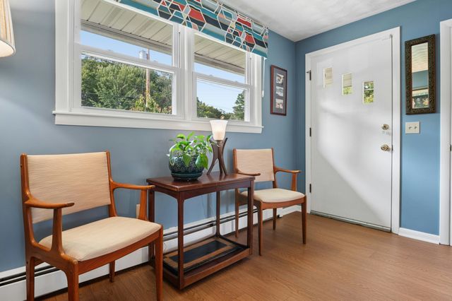 11 Greybert Ln, Worcester, MA 01602