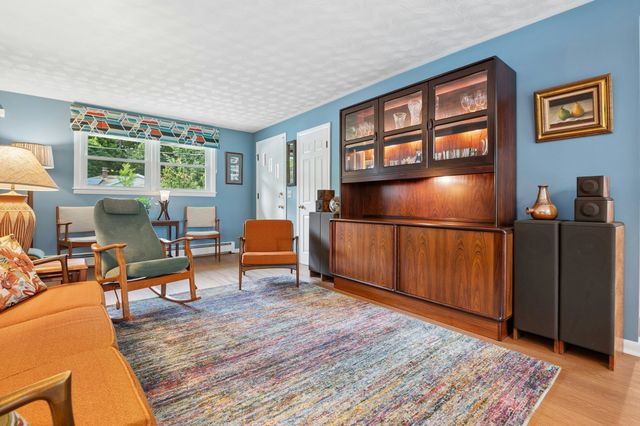 11 Greybert Ln, Worcester, MA 01602