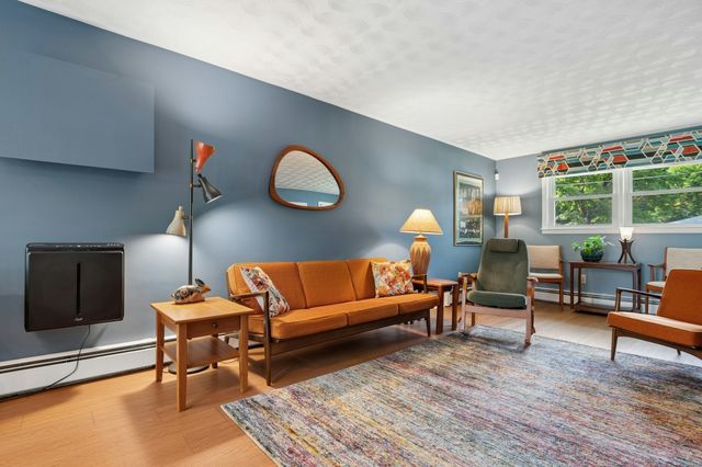 11 Greybert Ln, Worcester, MA 01602
