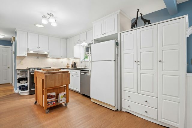 11 Greybert Ln, Worcester, MA 01602
