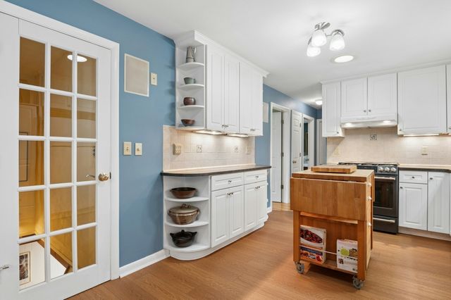 11 Greybert Ln, Worcester, MA 01602