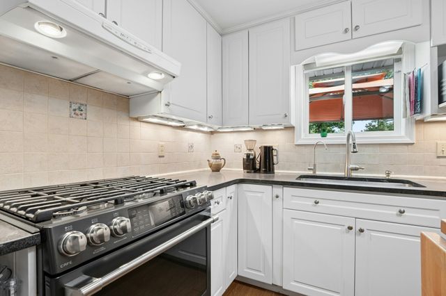11 Greybert Ln, Worcester, MA 01602