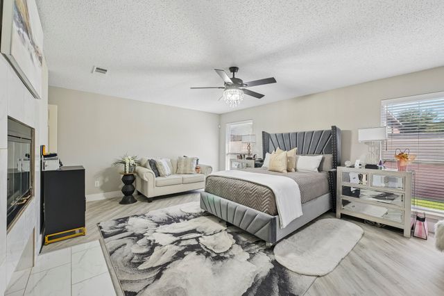 222 Cozy Lane, Cedar Hill, TX 75104