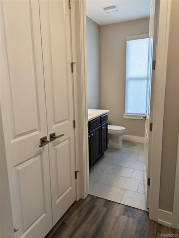 2298 Pondview Lane, Troy, MI 48085
