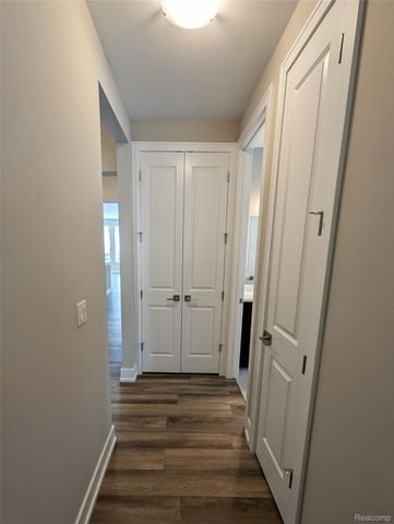 2298 Pondview Lane, Troy, MI 48085
