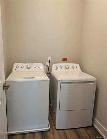 2298 Pondview Lane, Troy, MI 48085