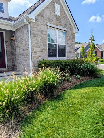 2298 Pondview Lane, Troy, MI 48085